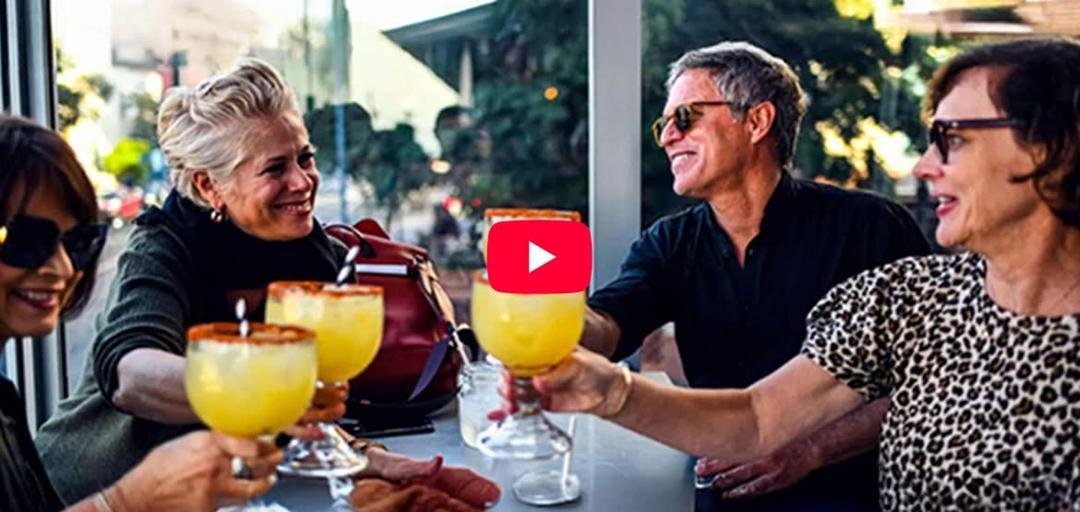 Guests enjoying drinks together during the Helsinki Food Tour experience
