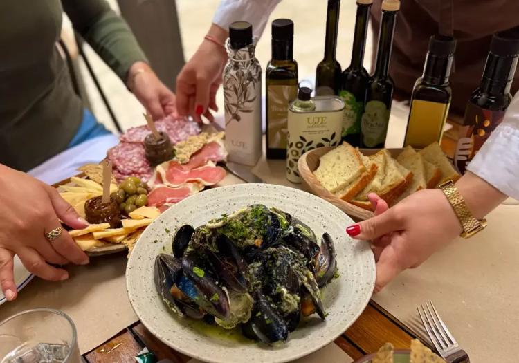 secret-food-tours-split-image-1